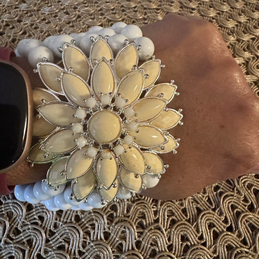 Floral Beaded stretch, Bracelet with Cream and White Accents